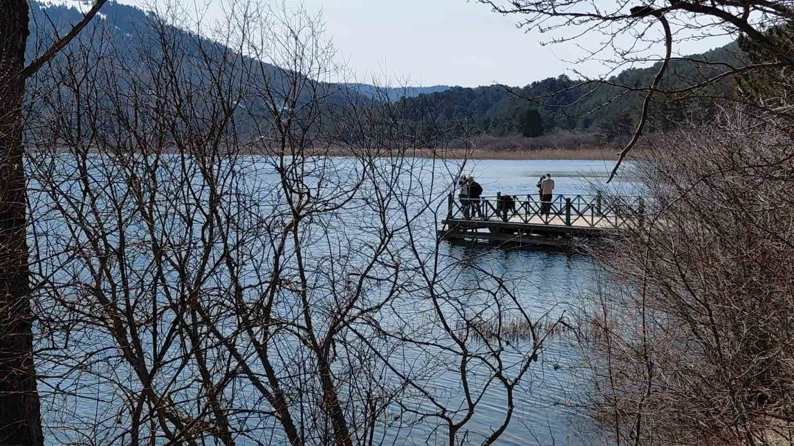 Abant’ta karların ardından bahar manzarası
