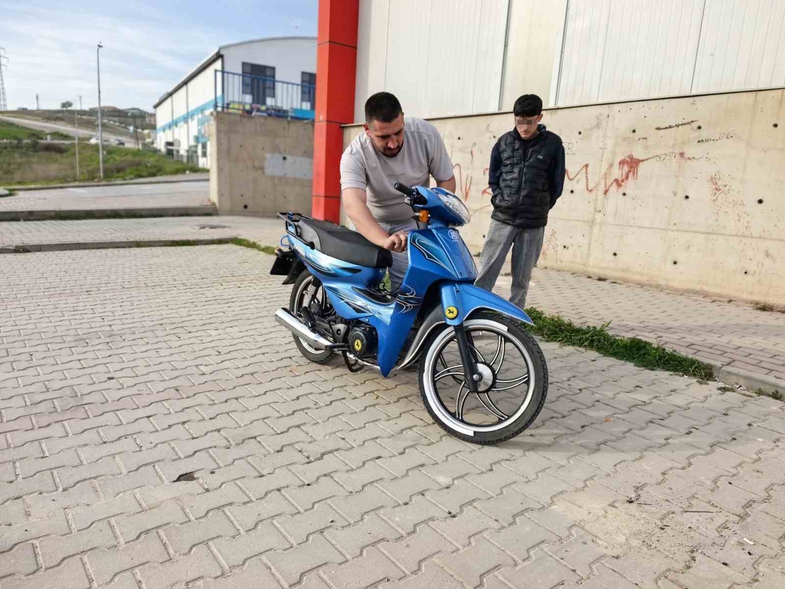 Abartı egzoz ile dolaştı, 58 bin lira ceza yiyince, "Devlet yakalar" mesajı verdi
