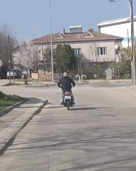 Abartı egzoz ile dolaştı, 58 bin lira ceza yiyince, "Devlet yakalar" mesajı verdi
