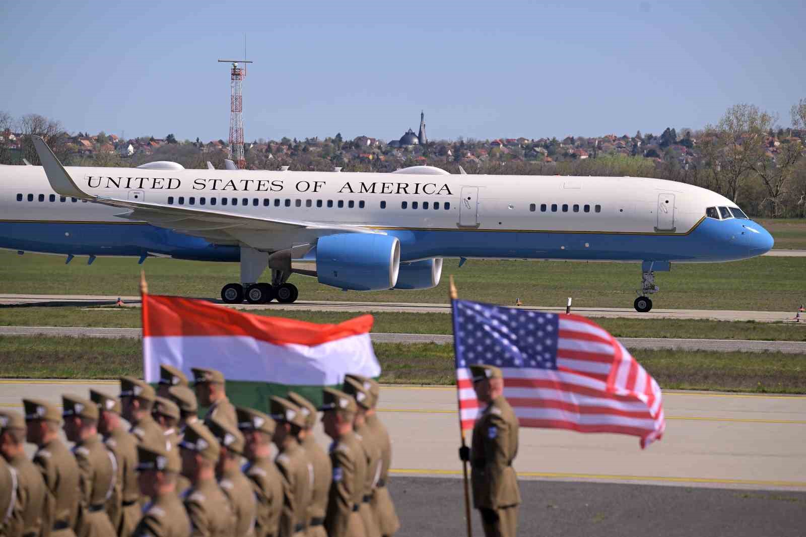 ABD Başkan Yardımcısı Vance, Macaristan’da
ABD Başkan Yardımcısı Vance, Macaristan’da