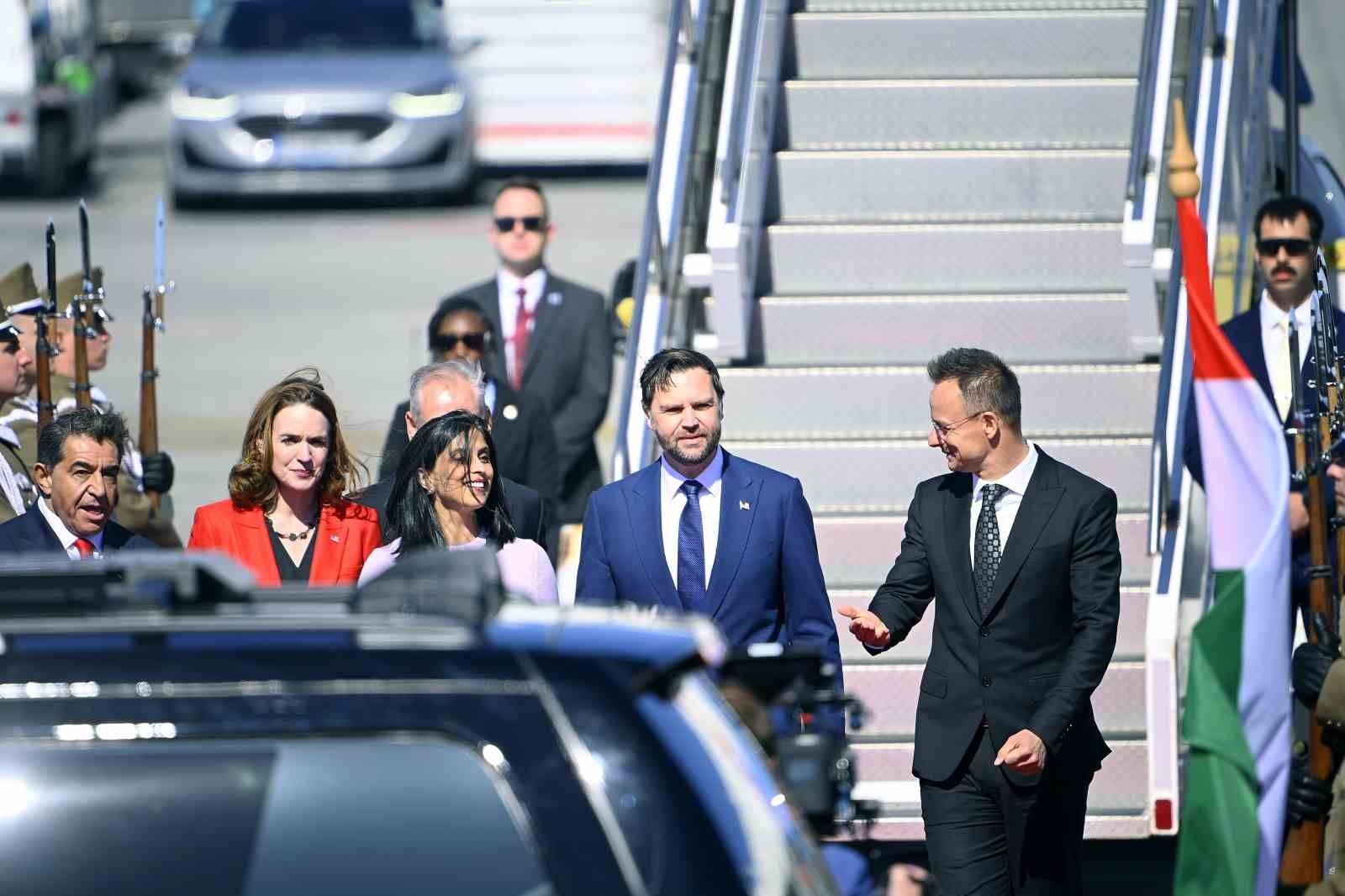 ABD Başkan Yardımcısı Vance, Macaristan’da
ABD Başkan Yardımcısı Vance, Macaristan’da