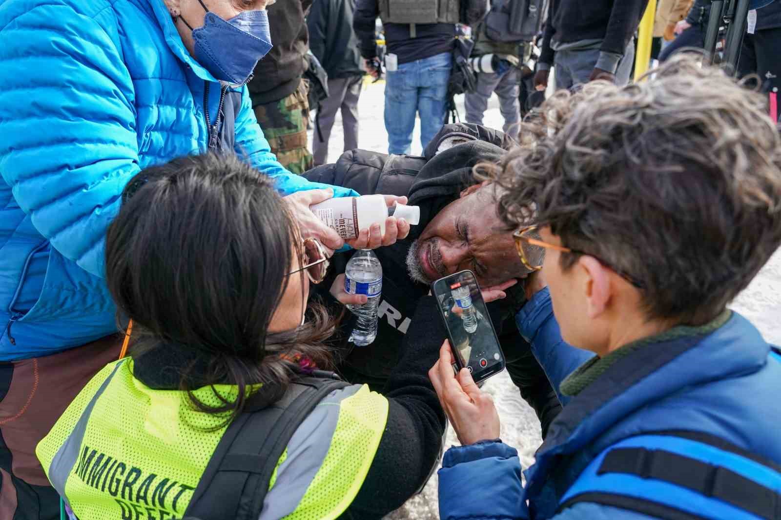 ABD Göçmenlik ve Gümrük Muhafaza Dairesi ajanları bir kadını vurarak öldürdü

