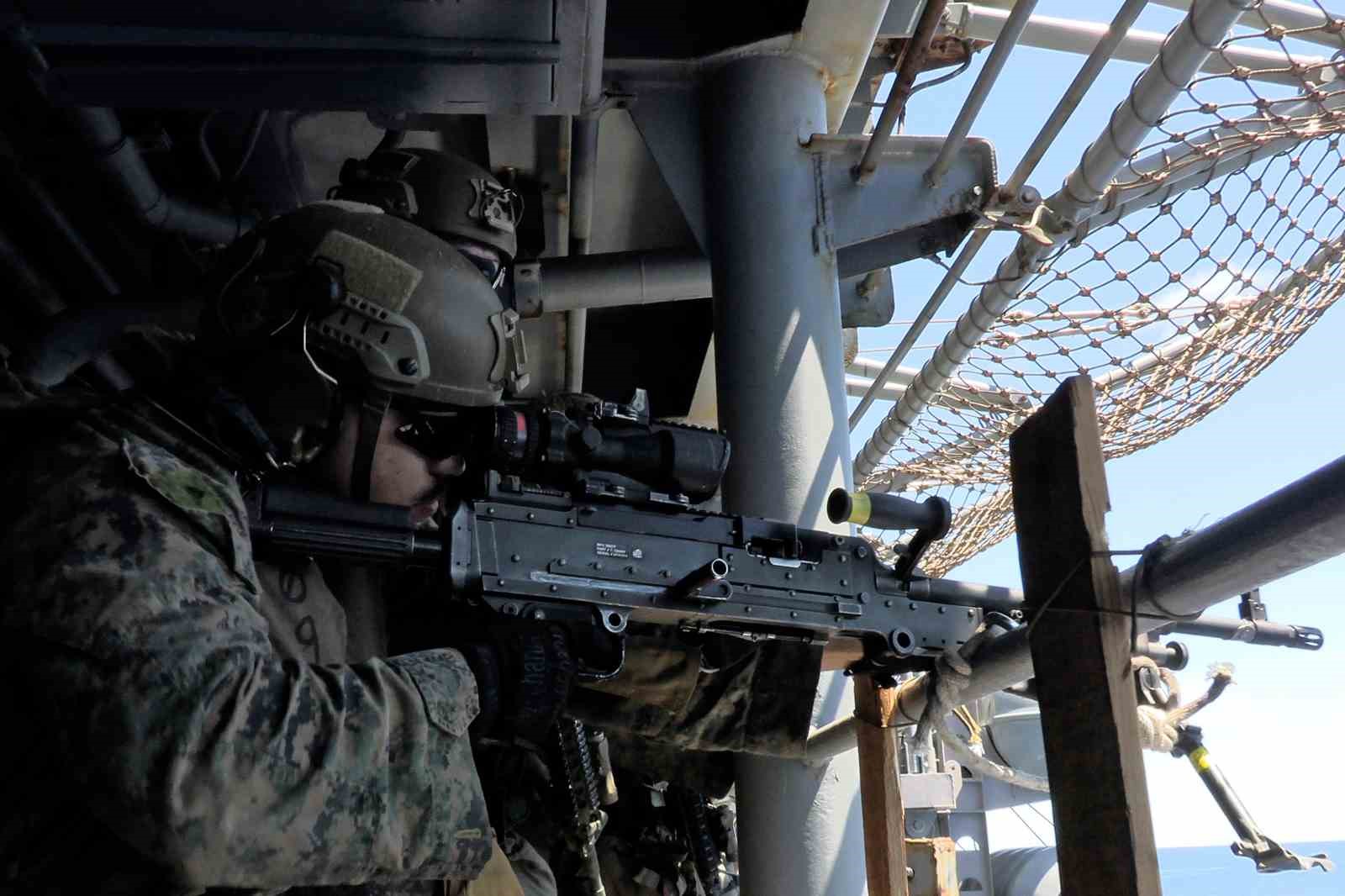 ABD ordusu: "3 bin 500 personel taşıyan amfibi hücum gemisi USS Tripoli Orta Doğu’da"
