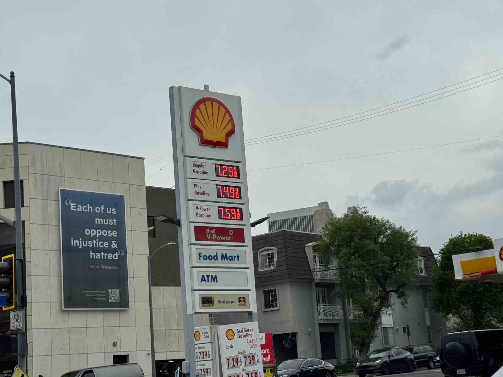 ABD’de benzin fiyatları galon başına 4 doları aştı
