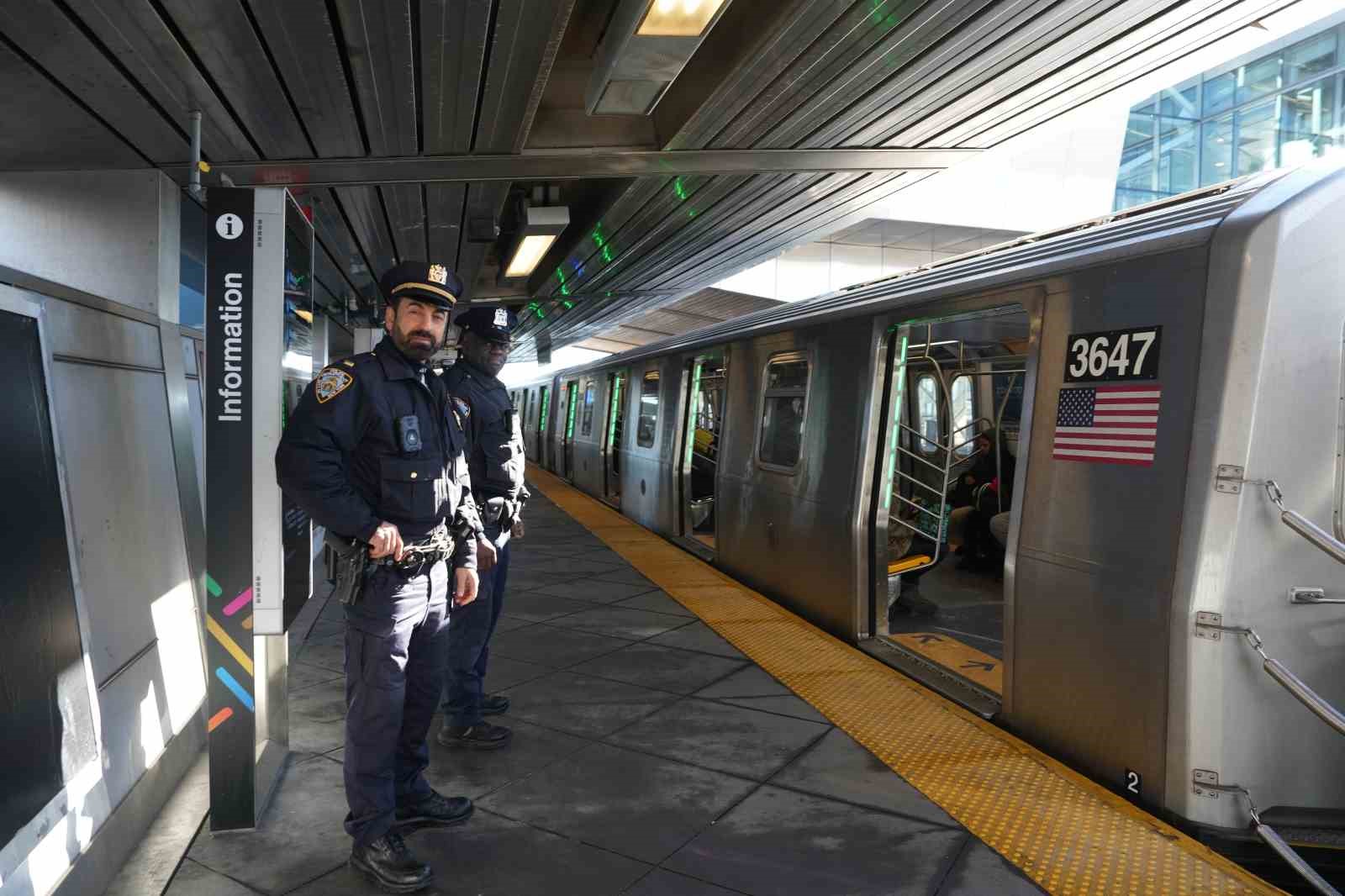 ABD’de bir ilk: Türk polis Hammutoğlu, New York Metro yönetiminde
ABD’de bir ilk: Türk polis Hammutoğlu, New York Metro yönetiminde