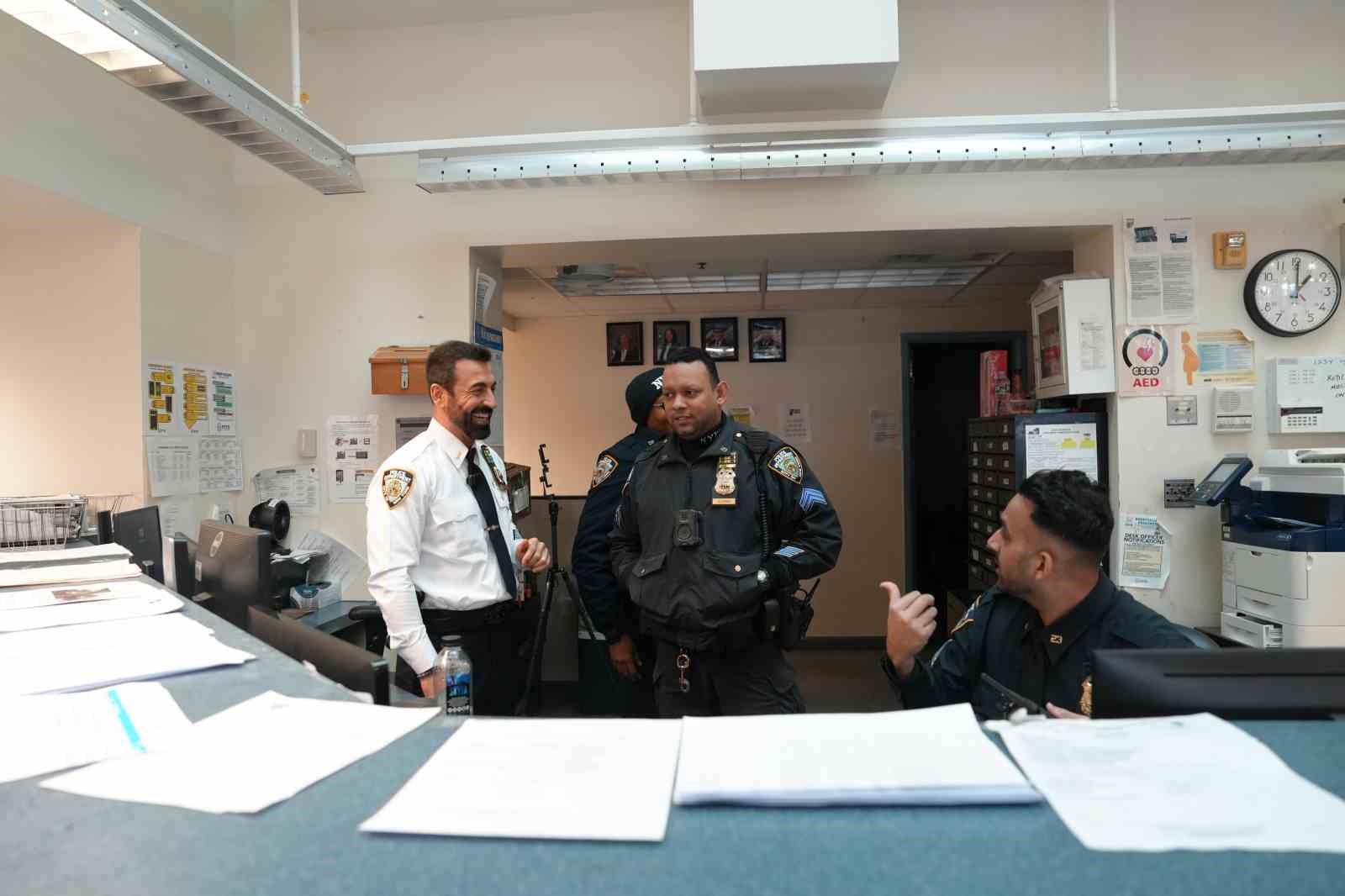 ABD’de bir ilk: Türk polis Hammutoğlu, New York Metro yönetiminde
ABD’de bir ilk: Türk polis Hammutoğlu, New York Metro yönetiminde