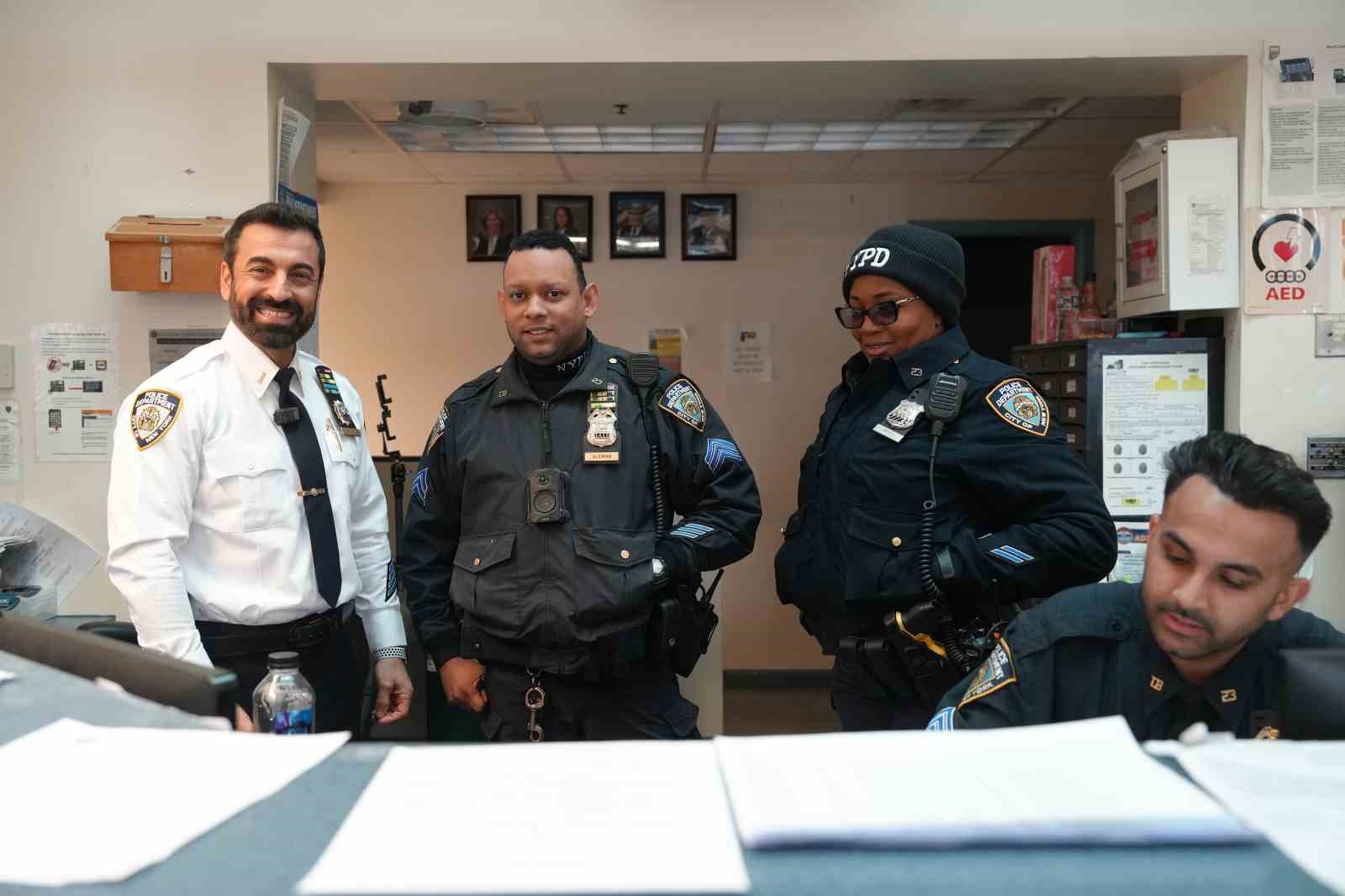 ABD’de bir ilk: Türk polis Hammutoğlu, New York Metro yönetiminde
ABD’de bir ilk: Türk polis Hammutoğlu, New York Metro yönetiminde