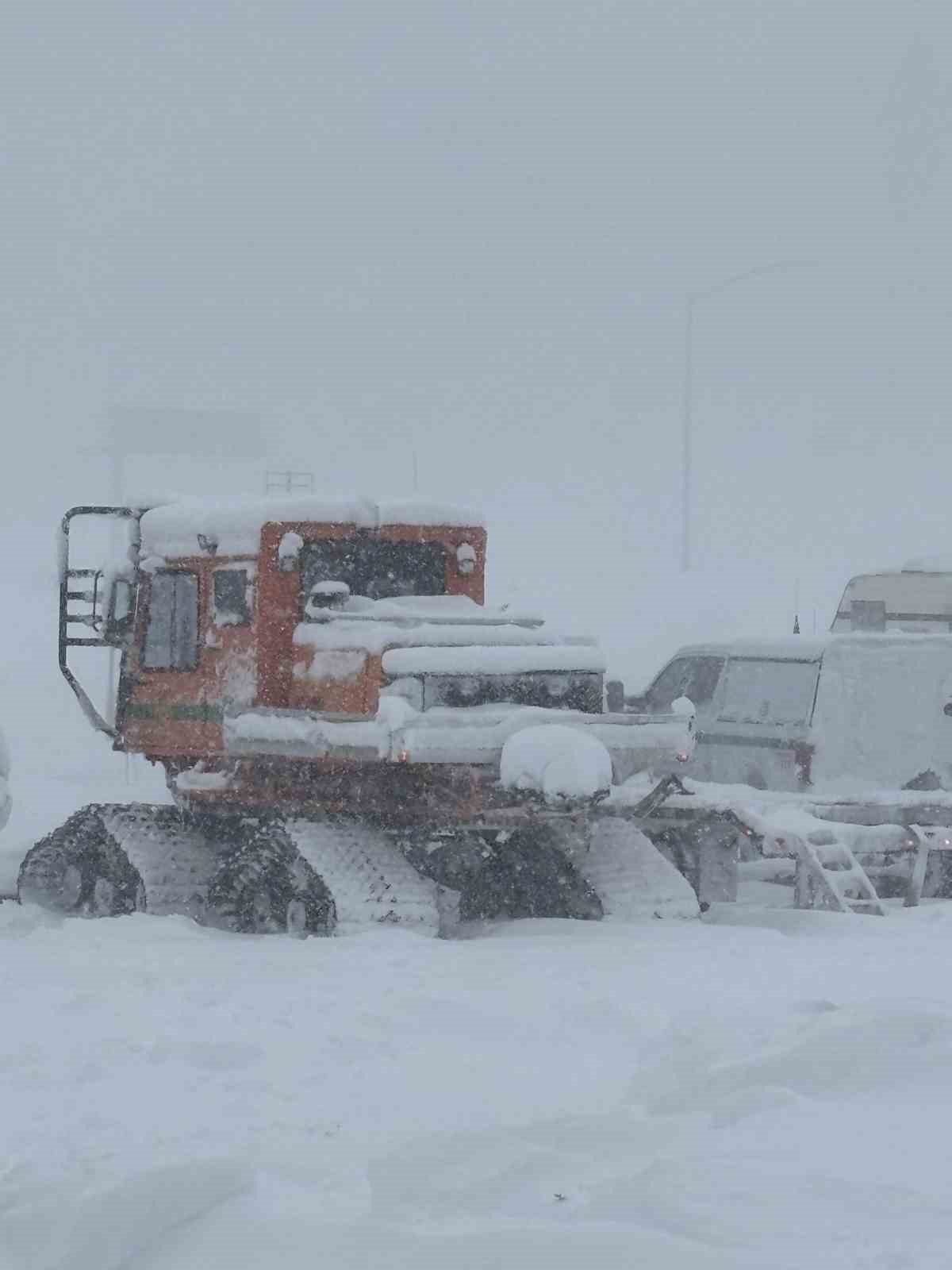ABD’de çığ kayakçıları yuttu: 10 kayıp
