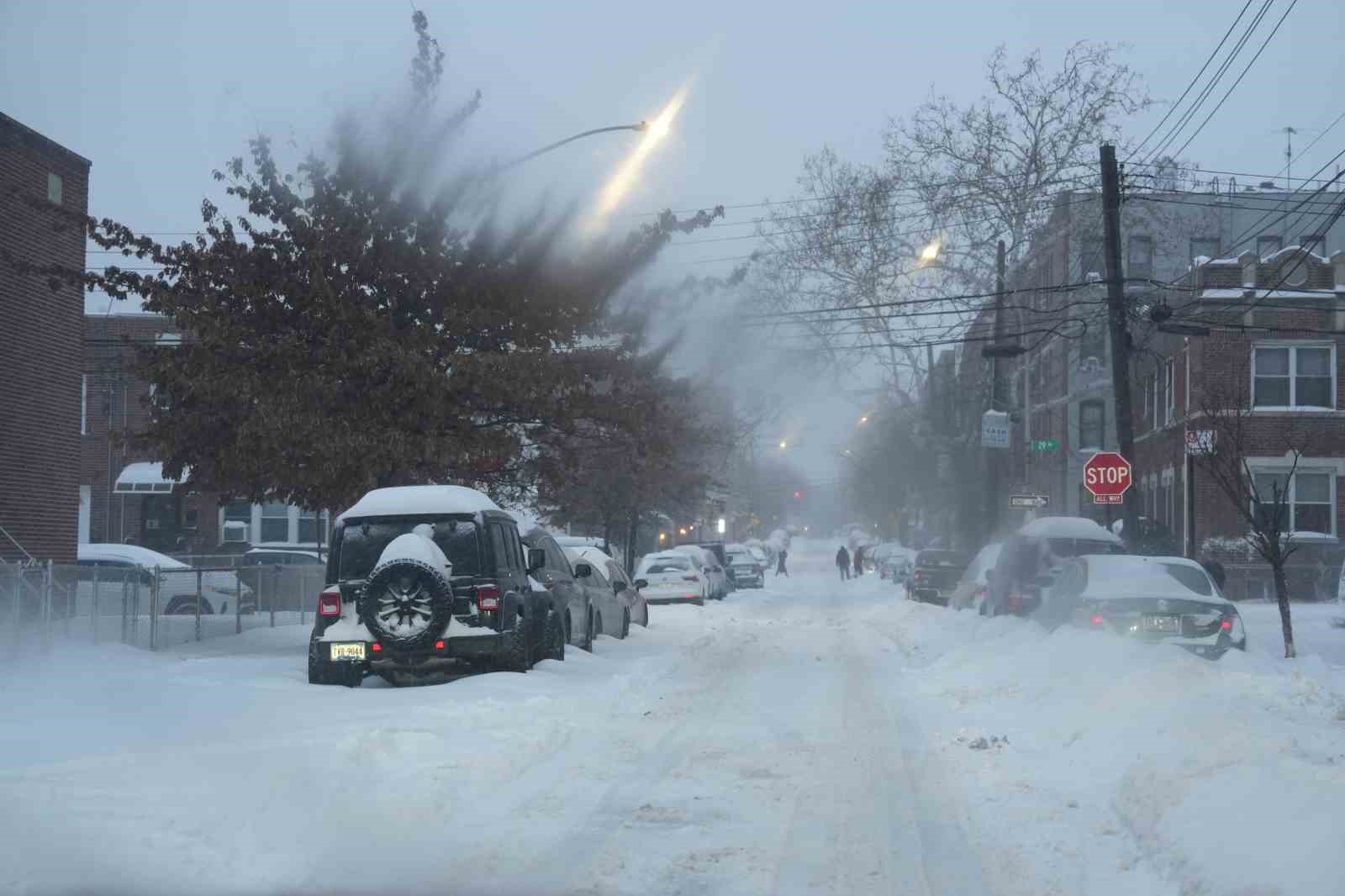 ABD’de kar fırtınası kabusu sürüyor: En az 13 bin uçuş iptal edildi, 953 bin kişi elektriksiz kaldı
