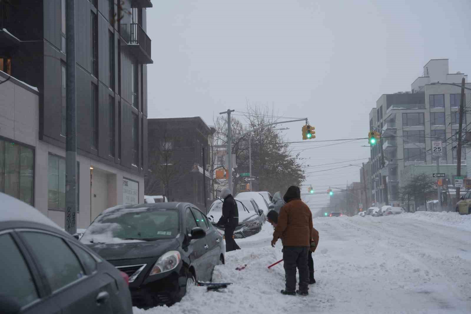 ABD’de kar fırtınası kabusu sürüyor: En az 13 bin uçuş iptal edildi, 953 bin kişi elektriksiz kaldı

