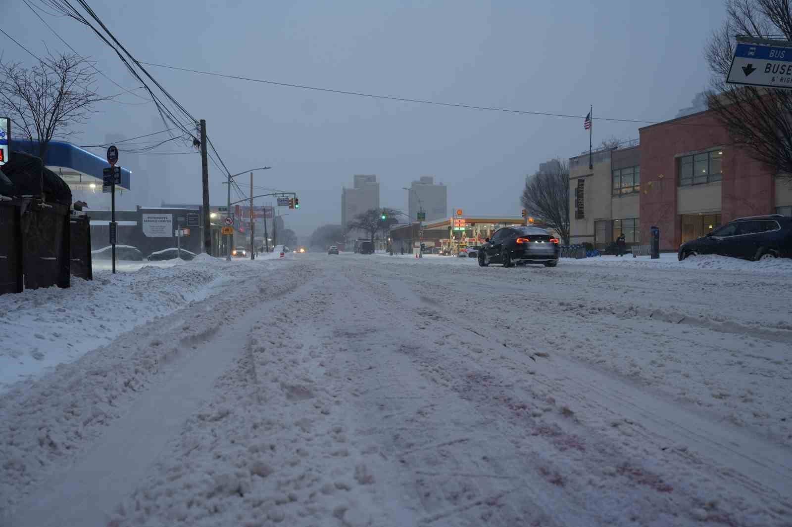 ABD’de kar fırtınası kabusu sürüyor: En az 13 bin uçuş iptal edildi, 953 bin kişi elektriksiz kaldı
