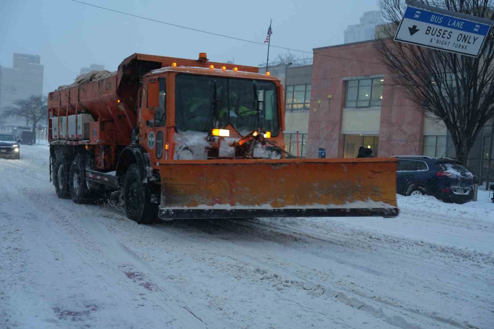 ABD’de kar fırtınası kabusu sürüyor: En az 13 bin uçuş iptal edildi, 953 bin kişi elektriksiz kaldı

