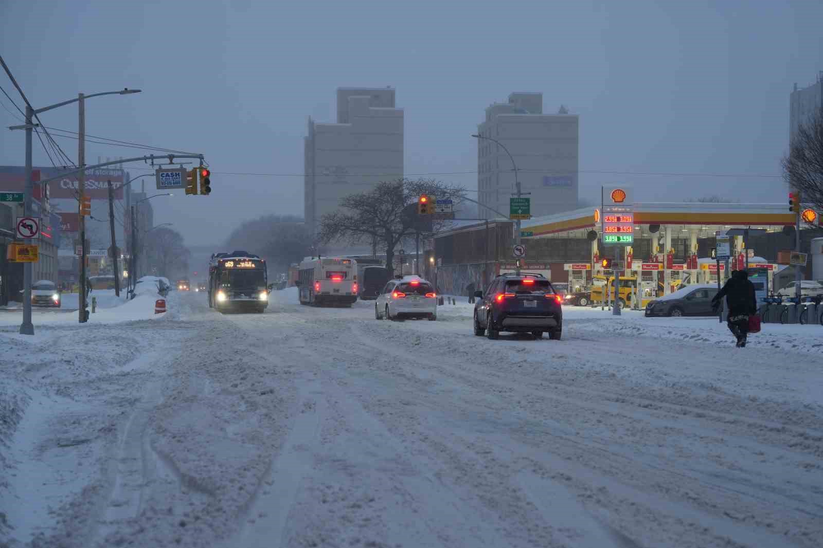 ABD’de kar fırtınası kabusu sürüyor: En az 13 bin uçuş iptal edildi, 953 bin kişi elektriksiz kaldı
