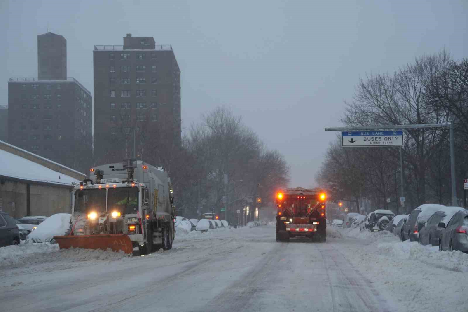 ABD’de kar fırtınası kabusu sürüyor: En az 13 bin uçuş iptal edildi, 953 bin kişi elektriksiz kaldı
