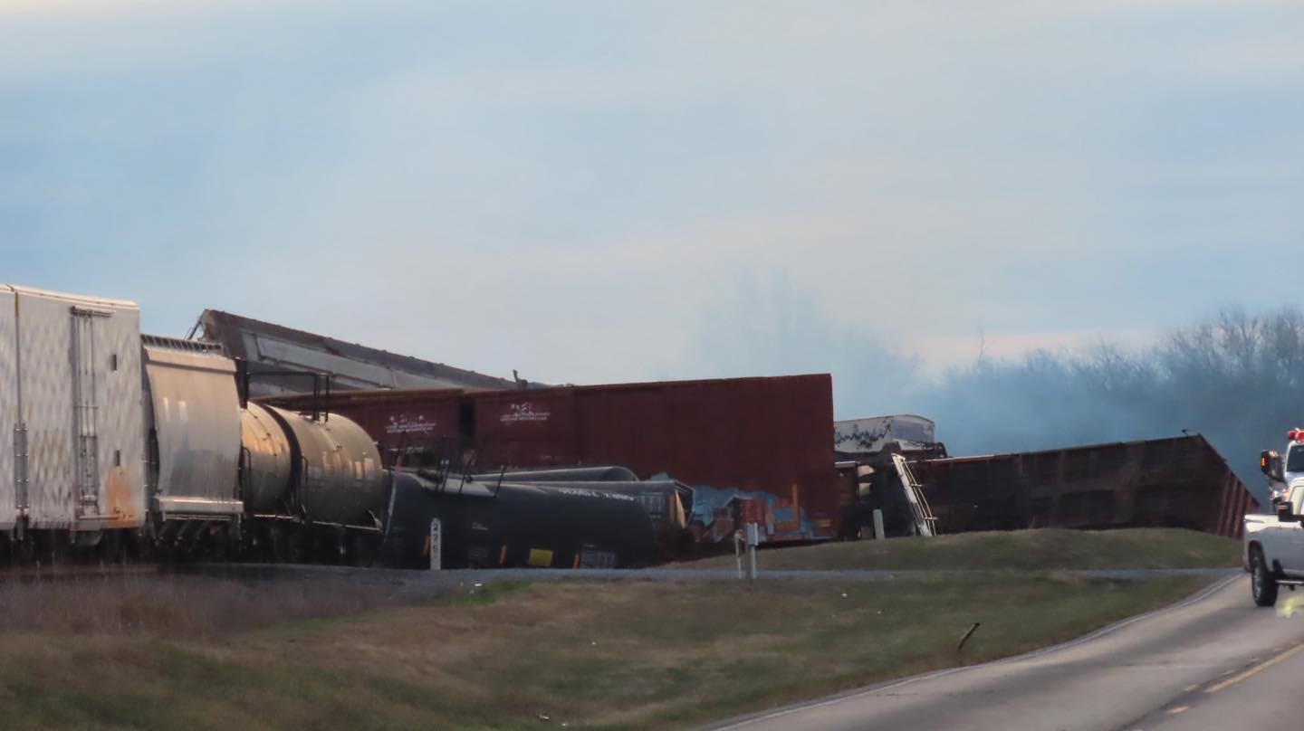 ABD’de kükürt taşıyan tren devrildi, çevreye zehirli gaz yayıldı
