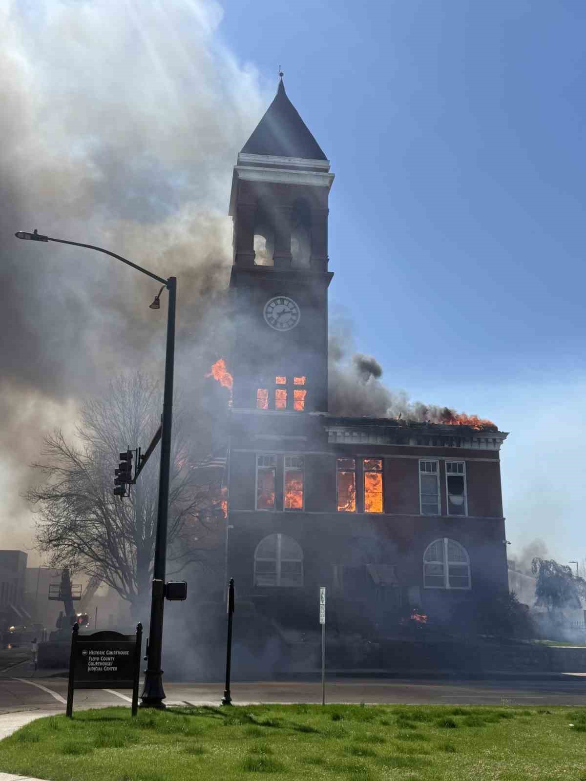 ABD’de tarihi adliye binasında yangın
