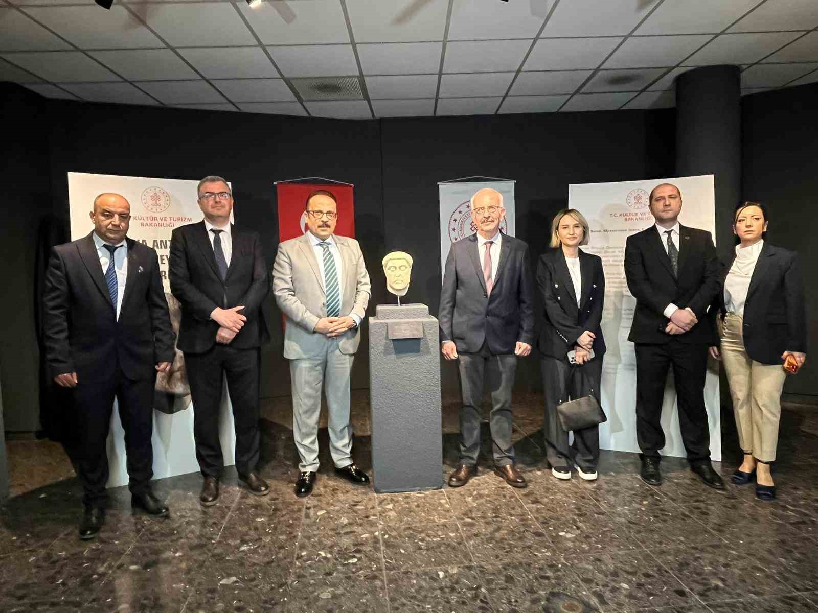 ABD’den geri alınan Smyrna kökenli heykel başı İzmir’de sergileniyor
