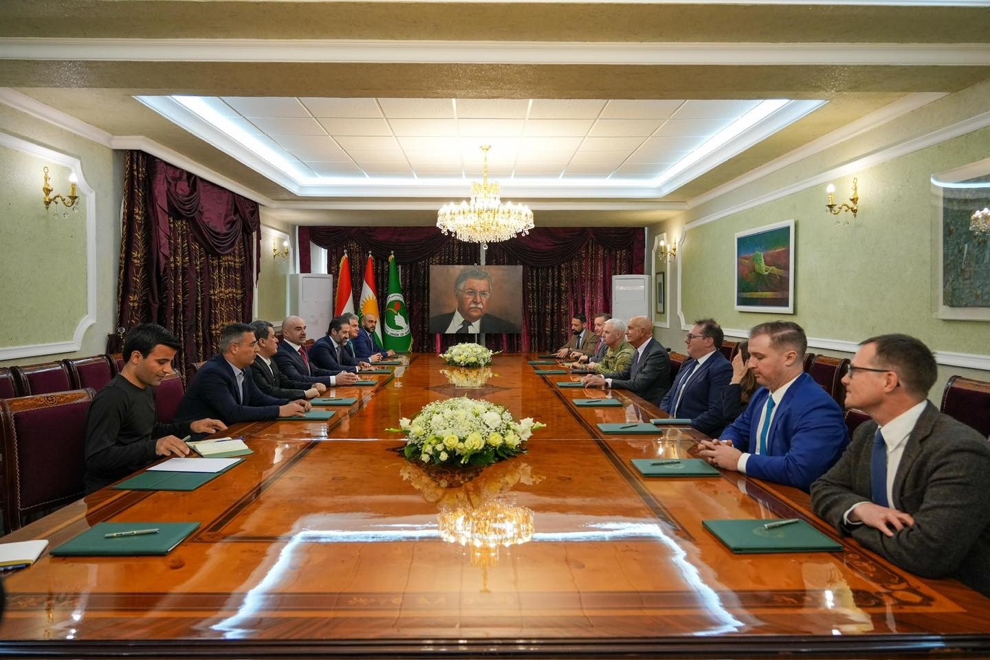 ABD’nin Suriye Özel Temsilcisi Barrack, terör örgütü SDG elebaşı Mazlum Abdi ile görüştü
