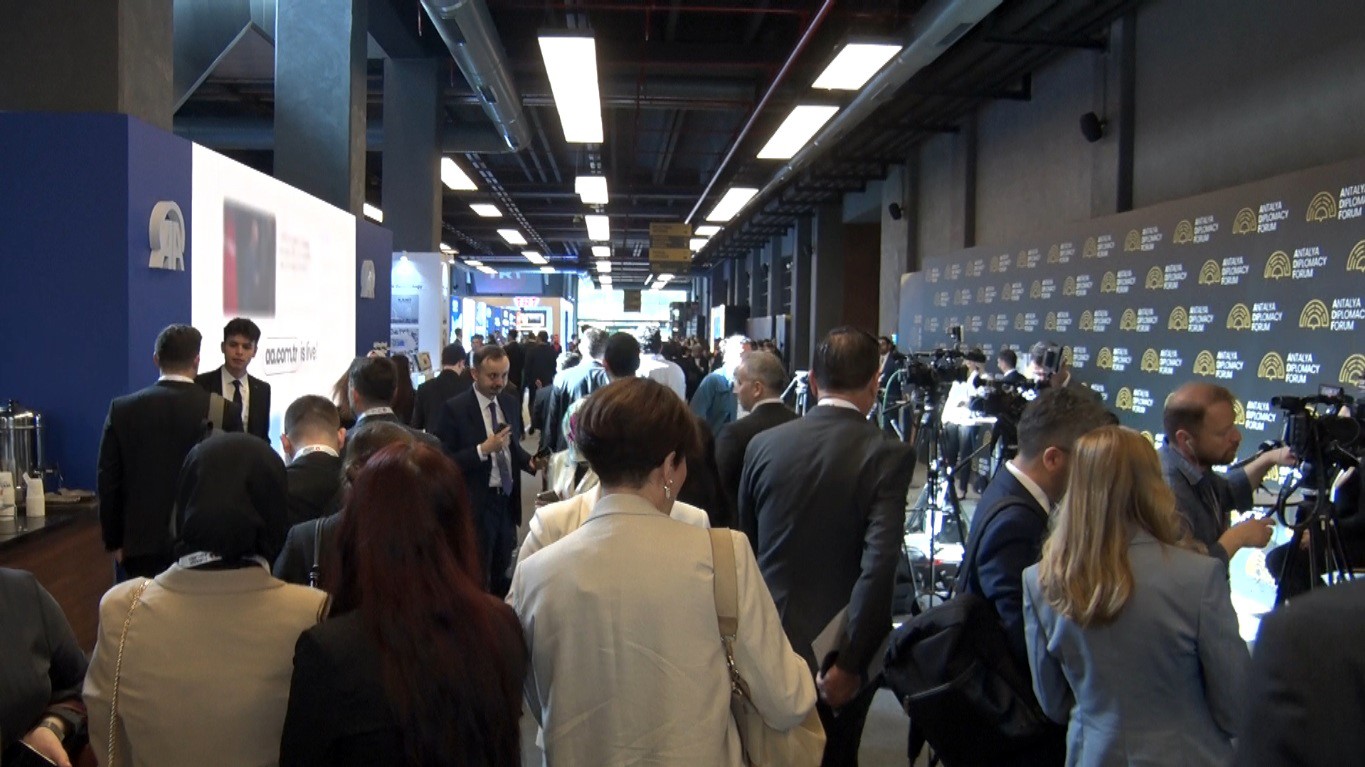 ABD’nin Türkiye Cumhuriyeti Büyükelçisi ve Suriye Özel Temsilcisi Barrack: "Suriye, yeni diplomasinin, olay odaklı diplomasinin en büyük örneklerinden biri oldu"
