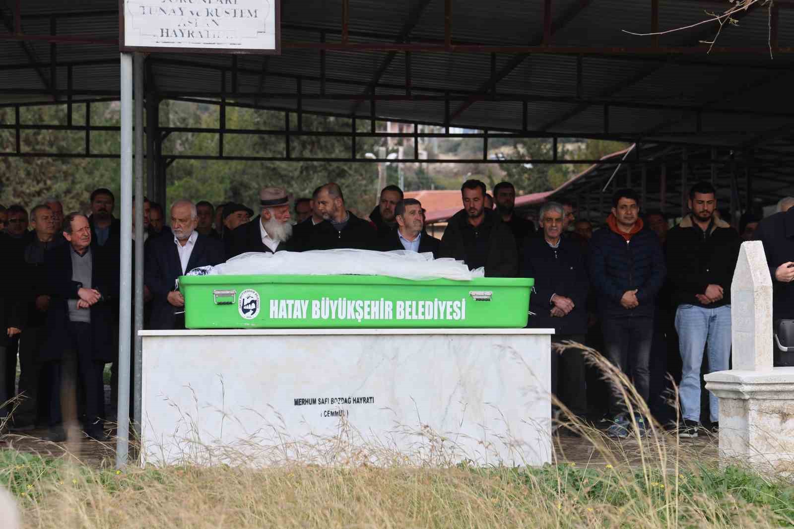 Ablası tarafından öldürülen Eylül, annesinin "Hayallerimiz yarıda kaldı" sözleriyle son yolculuğuna uğurlandı
