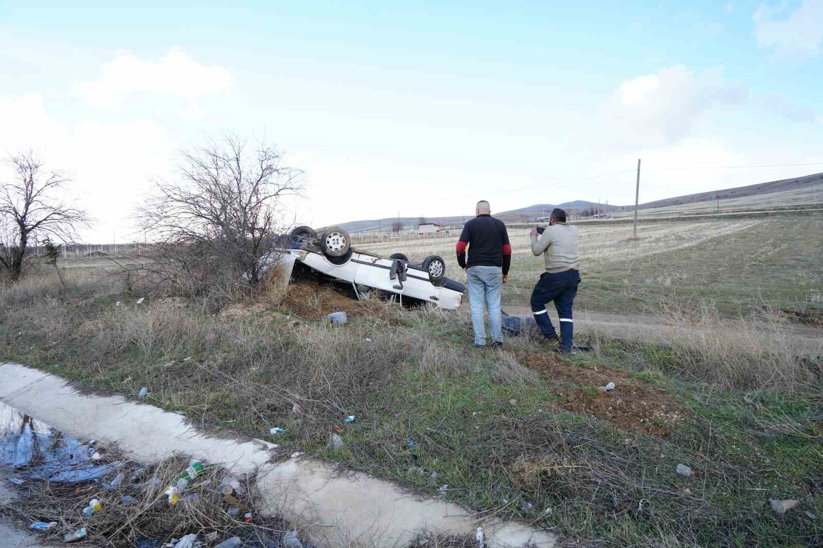 Acı manzarayla karşılaştı, gözyaşlarını tutmadı: Hurdaya dönen otomobildeki 2 yeğeni yaralandı

