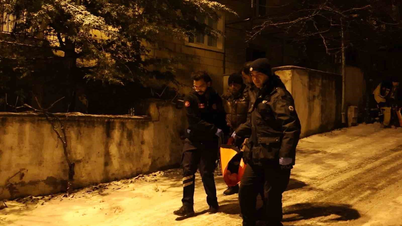 Açık bırakılan ocaktan sızan gaz bir kişi zehirlendi
