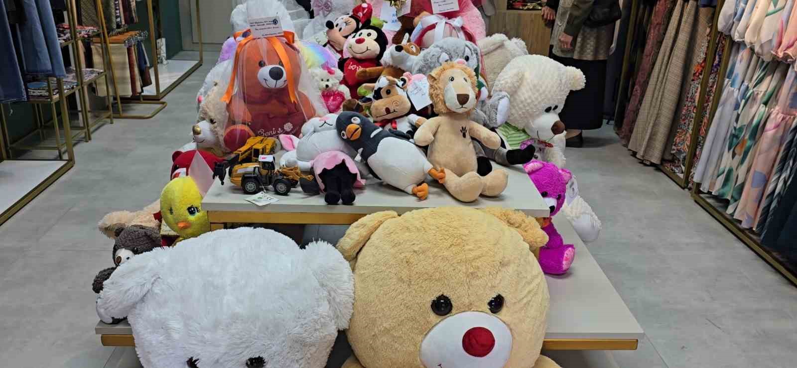 "Açılışa kuruyacak çiçeklerle değil çocukları sevindirecek oyuncaklarla gelin" çağrısı
