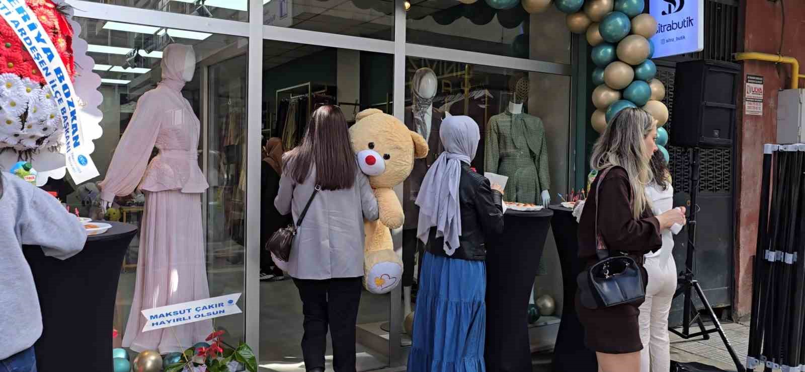 "Açılışa kuruyacak çiçeklerle değil çocukları sevindirecek oyuncaklarla gelin" çağrısı
