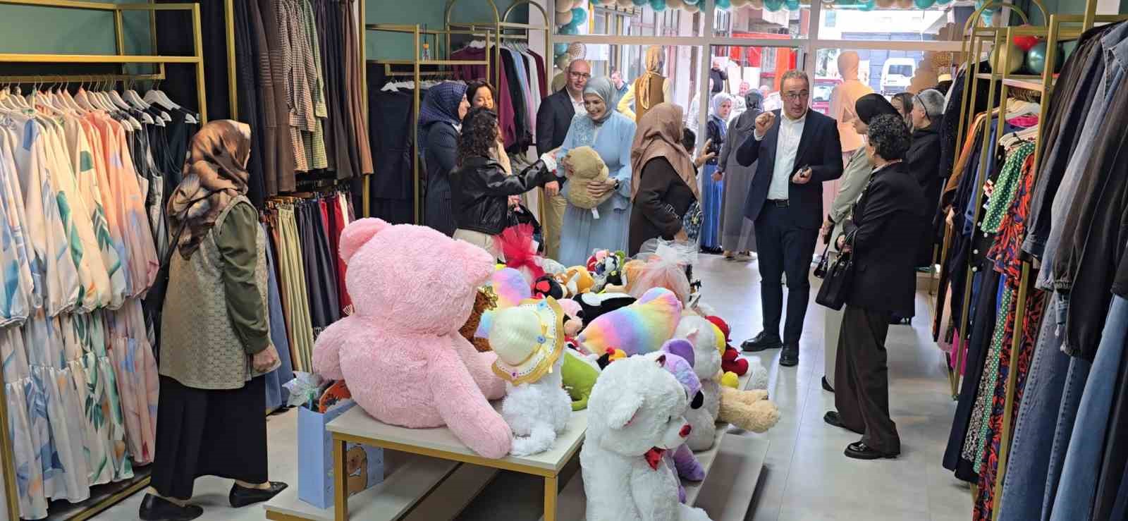 "Açılışa kuruyacak çiçeklerle değil çocukları sevindirecek oyuncaklarla gelin" çağrısı
