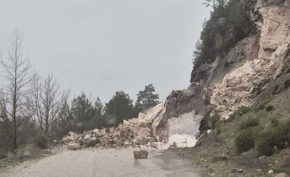 Acıpayam - Dalaman yolu ulaşıma kapandı
