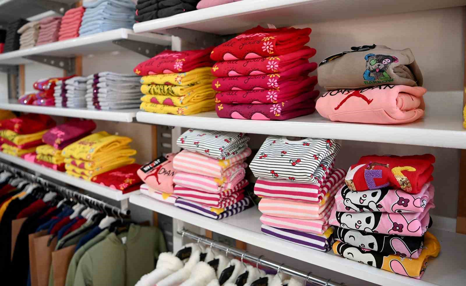 Ada Kıyafet Evi 272 çocuğun yüzünü güldürdü
