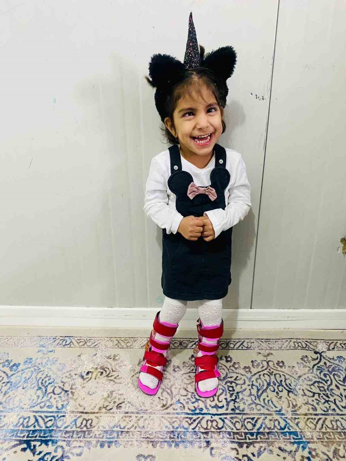 Ada Su’nun 2 yıl süren fizik tedaviyle ilk adımlarını atması yürekleri ısıttı
