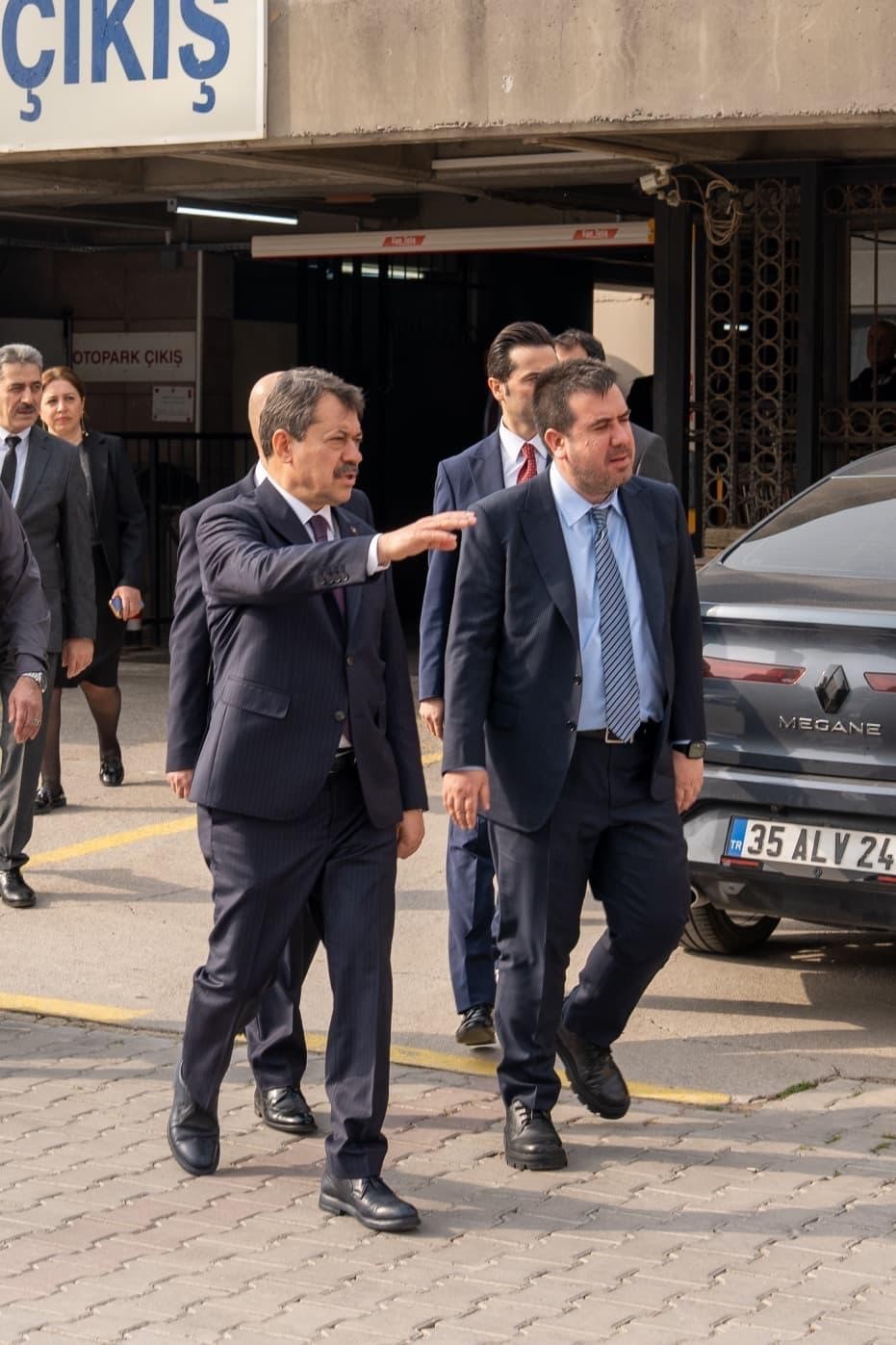 Adalet Bakan Yardımcısı Tuncay, İzmir Adliyesi’ni ziyaret etti
