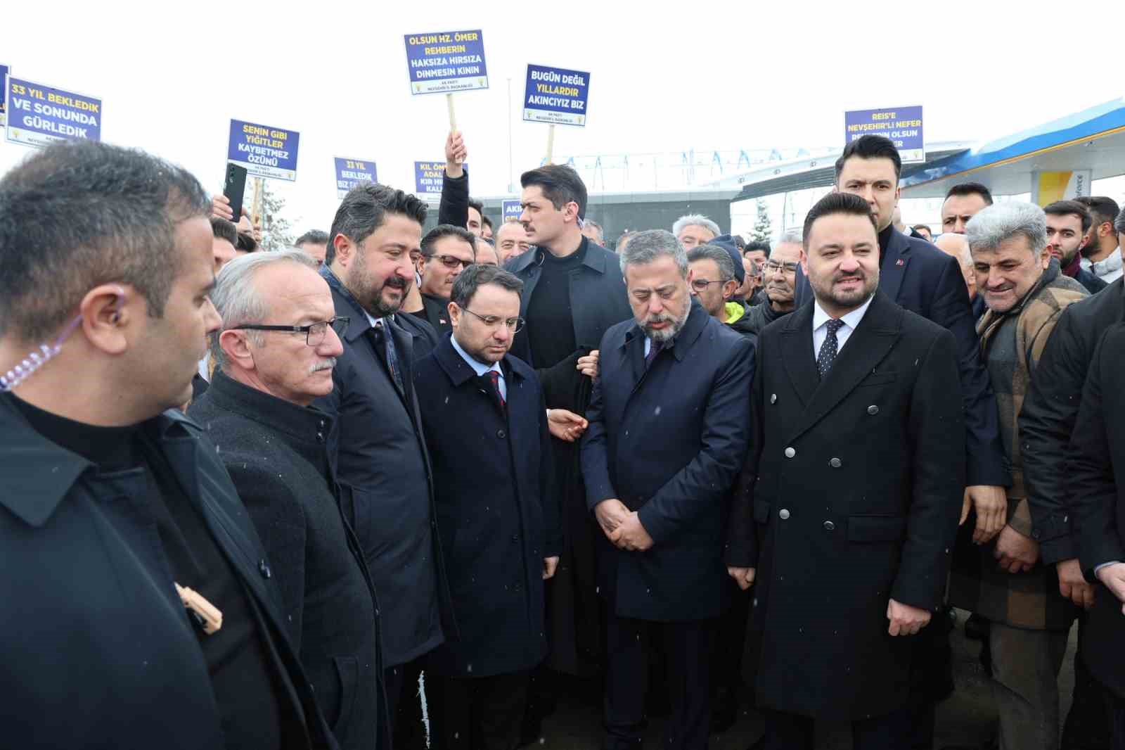 Adalet Bakanı Akın Gürlek, memleketi Nevşehir’de davul zurnayla karşılandı
Adalet Bakanı Akın Gürlek, memleketi Nevşehir’de davul zurnayla karşılandı