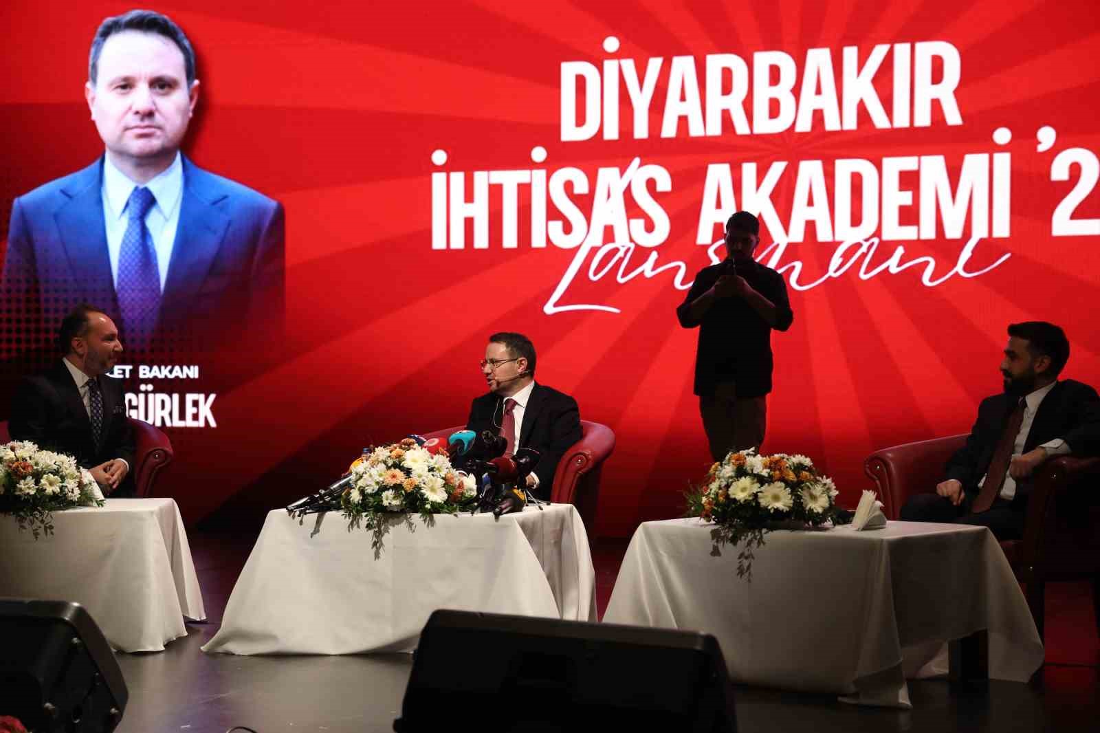 Adalet Bakanı Gürlek: Sosyal medyaya kimlikle girilecek
