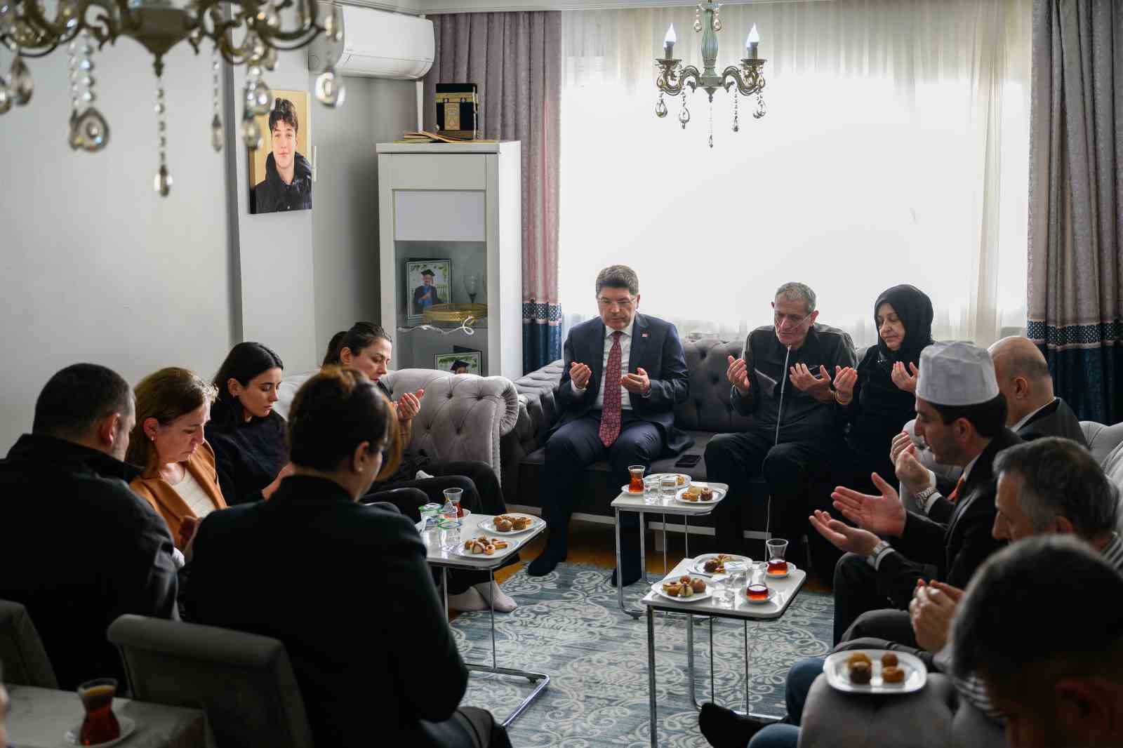 Adalet Bakanı Tunç, Atlas Çağlayan’ın ailesini ziyaret etti
