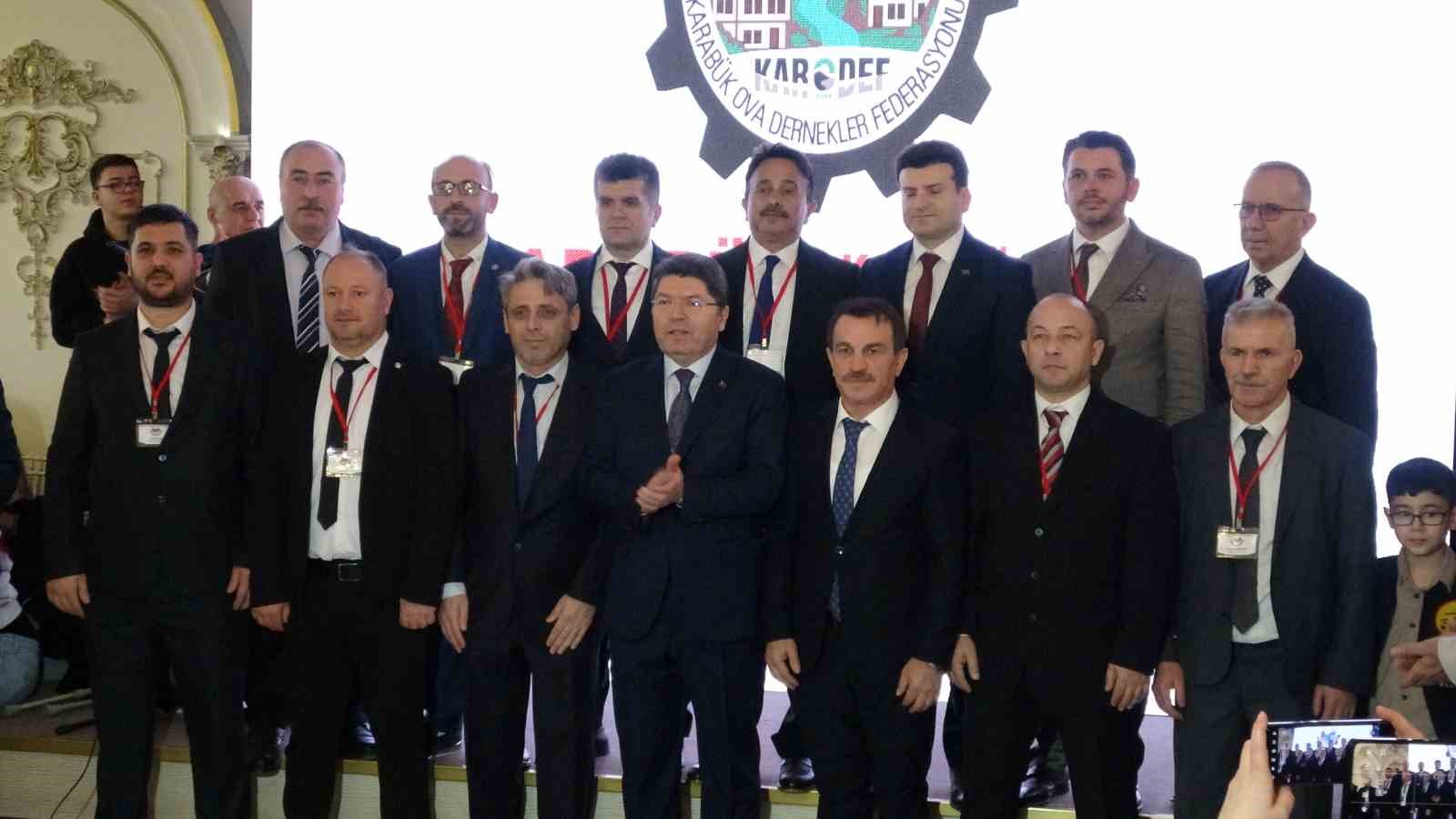 Adalet Bakanı Tunç, Bandırma Günü’nde Karabüklülerle bir araya geldi
Adalet Bakanı Tunç, Bandırma Günü’nde Karabüklülerle bir araya geldi