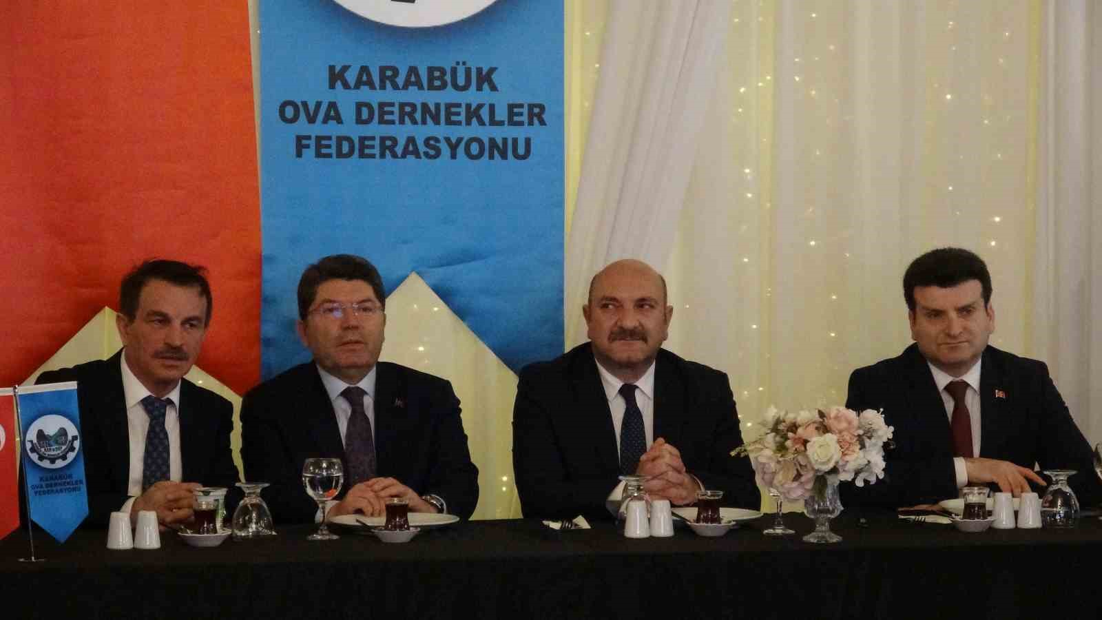 Adalet Bakanı Tunç, Bandırma Günü’nde Karabüklülerle bir araya geldi
Adalet Bakanı Tunç, Bandırma Günü’nde Karabüklülerle bir araya geldi