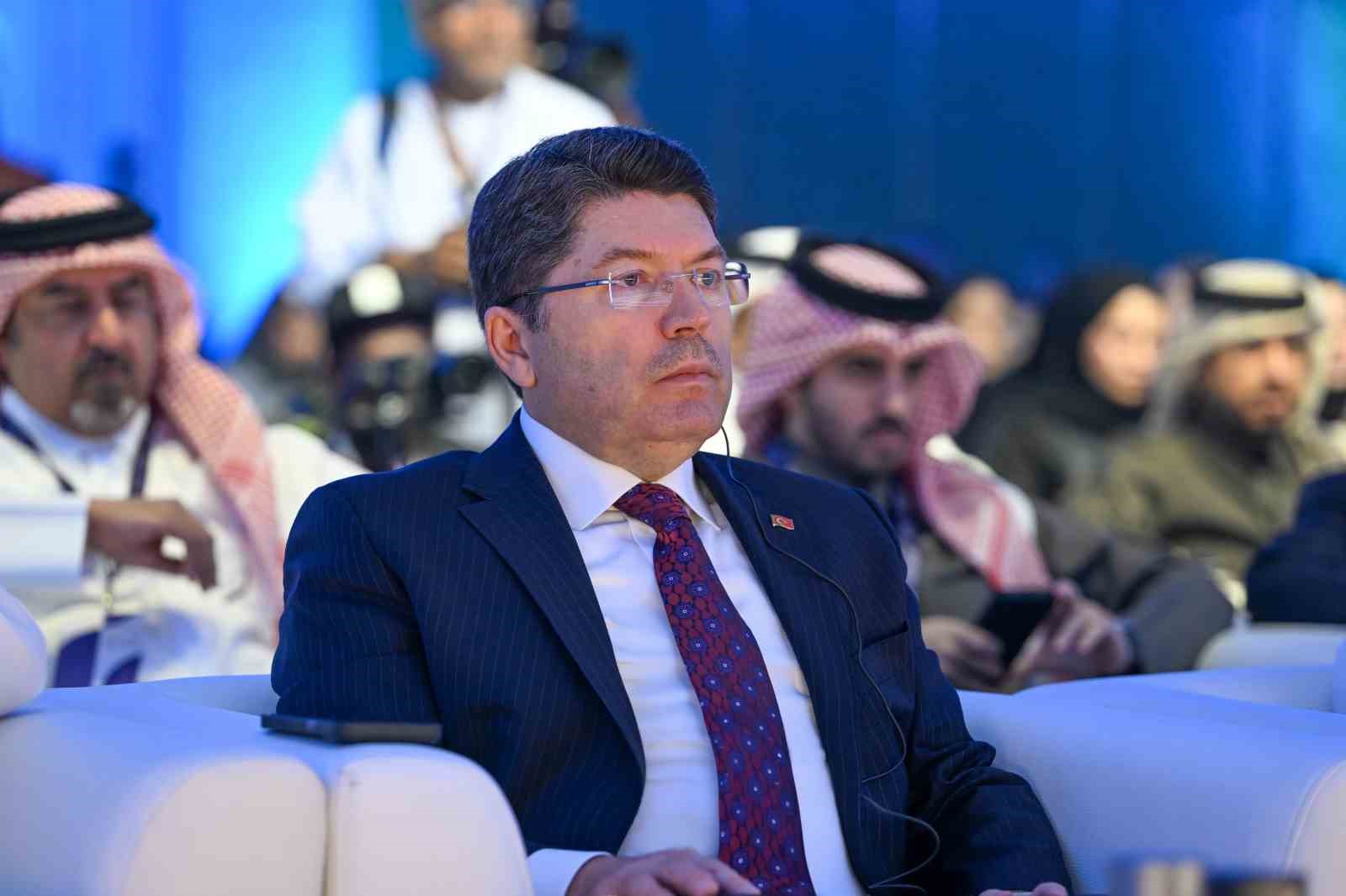 Adalet Bakanı Tunç Katar’da düzenlenen Doha Hukuk Forumu’na katıldı
