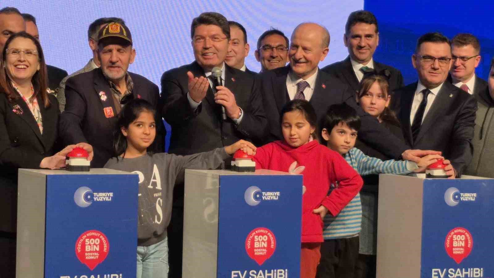 Adalet Bakanı Yılmaz Tunç, memleketinde TOKİ kurasına katıldı
