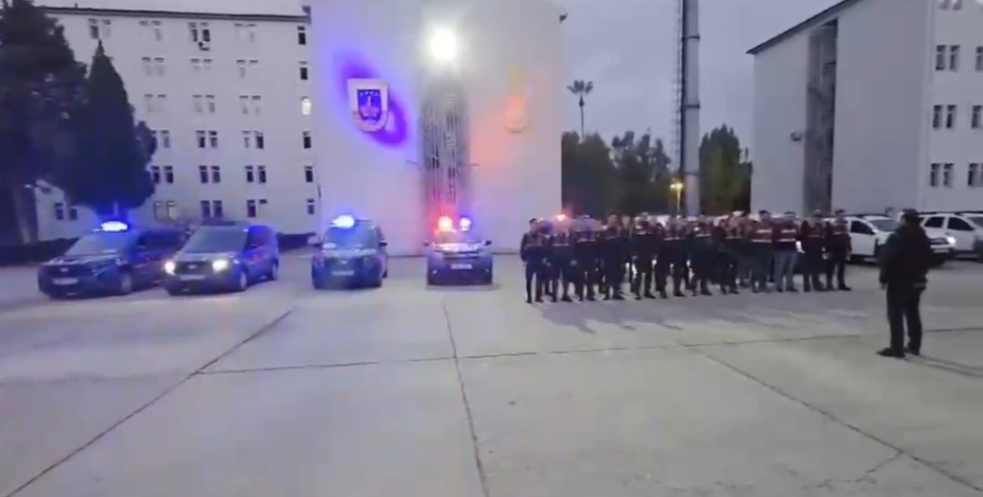 Adana merkezli 24 ilde "uyuşturucuya özendirme" operasyonu: 16 tutuklama
