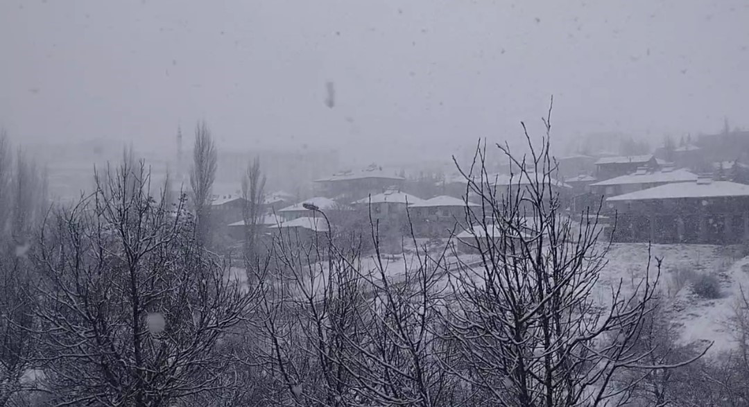 Adana Tufanbeyli’de kar yağışı etkili oldu
