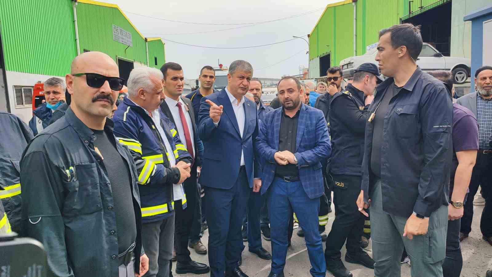 Adana Valisi Yavuz: "Yangın 5 iş yerine sirayet etti ancak çevrelendi"
