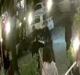 Adana’da 17 yaşındaki çocuğa bıçaklı saldırı: 2 şüpheli tutuklu, diğerleri firar
Adana’da 17 yaşındaki çocuğa bıçaklı saldırı: 2 şüpheli tutuklu, diğerleri firar