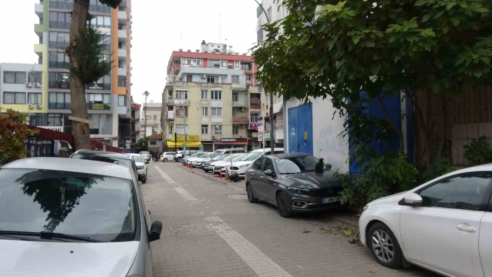 Adana’da 19 yaşındaki genç sokak ortasında öldürüldü
