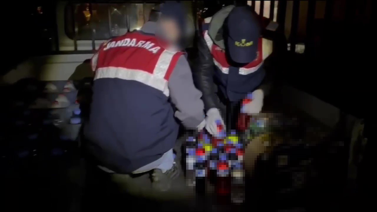 Adana’da 2 bin 495 litre sahte alkol ele geçirildi
