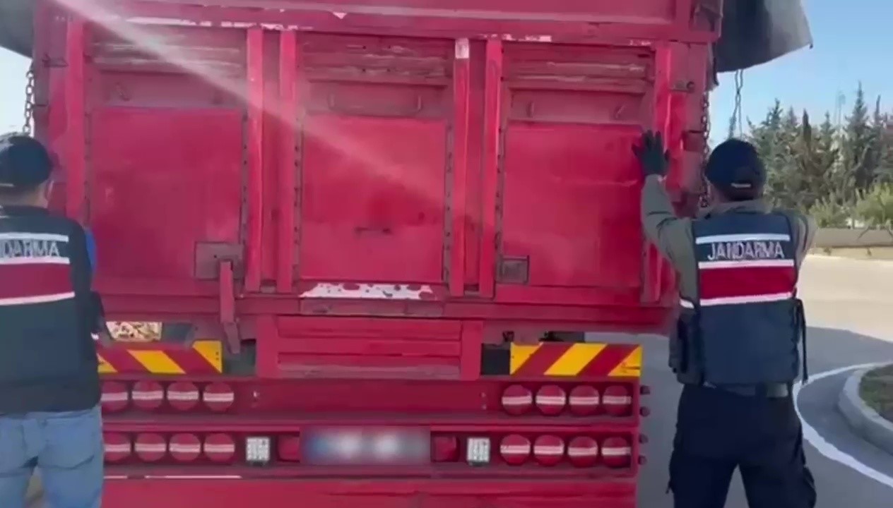 Adana’da 2 bin litre kaçak alkol ele geçirildi: 1 tutuklama
