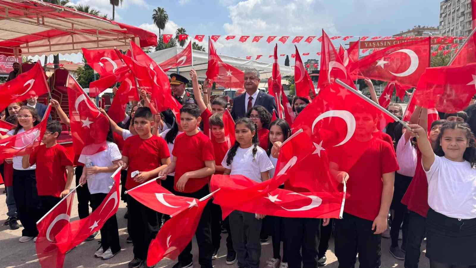 Adana’da 23 Nisan Ulusal Egemenlik ve Çocuk Bayramı coşkuyla kutlandı
