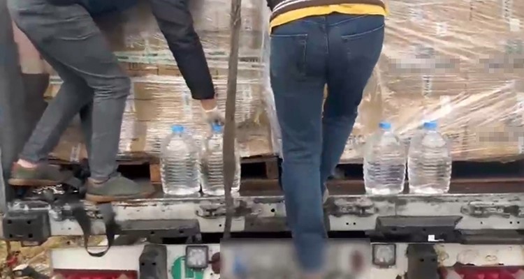Adana’da 3 bin litre sahte alkol ele geçirildi
