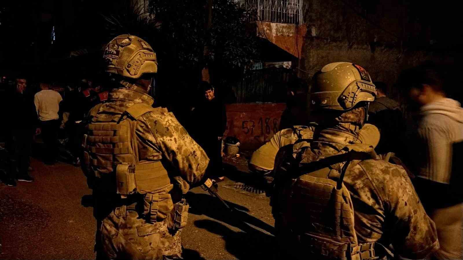 Adana’da 3 katlı binada patlama: 2 ağır yaralı
